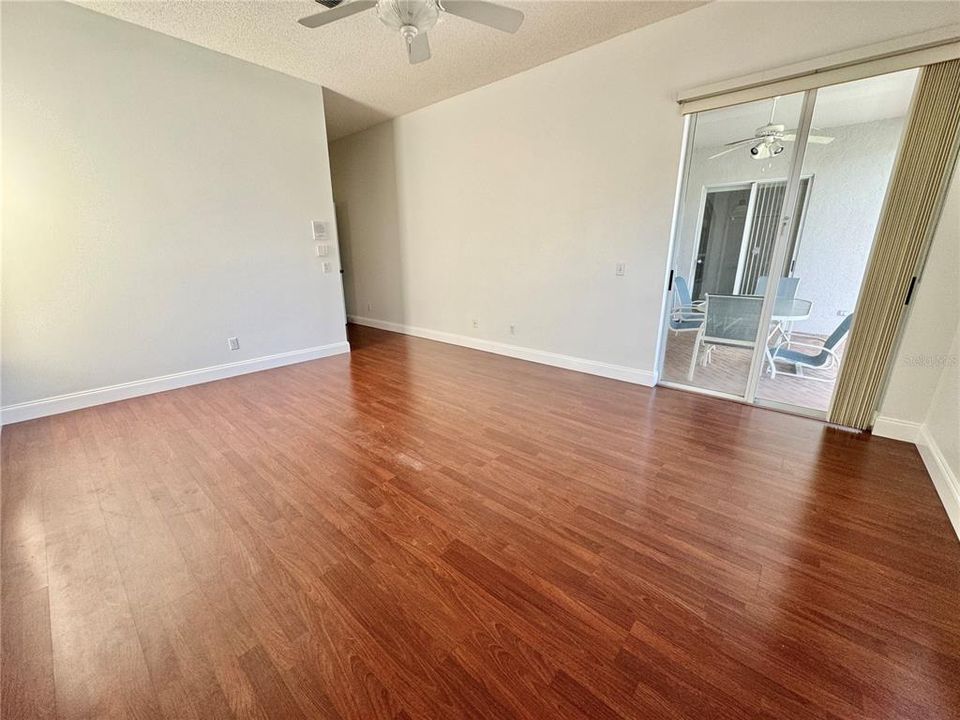 En Venta: $899,000 (4 camas, 2 baños, 2271 Pies cuadrados)