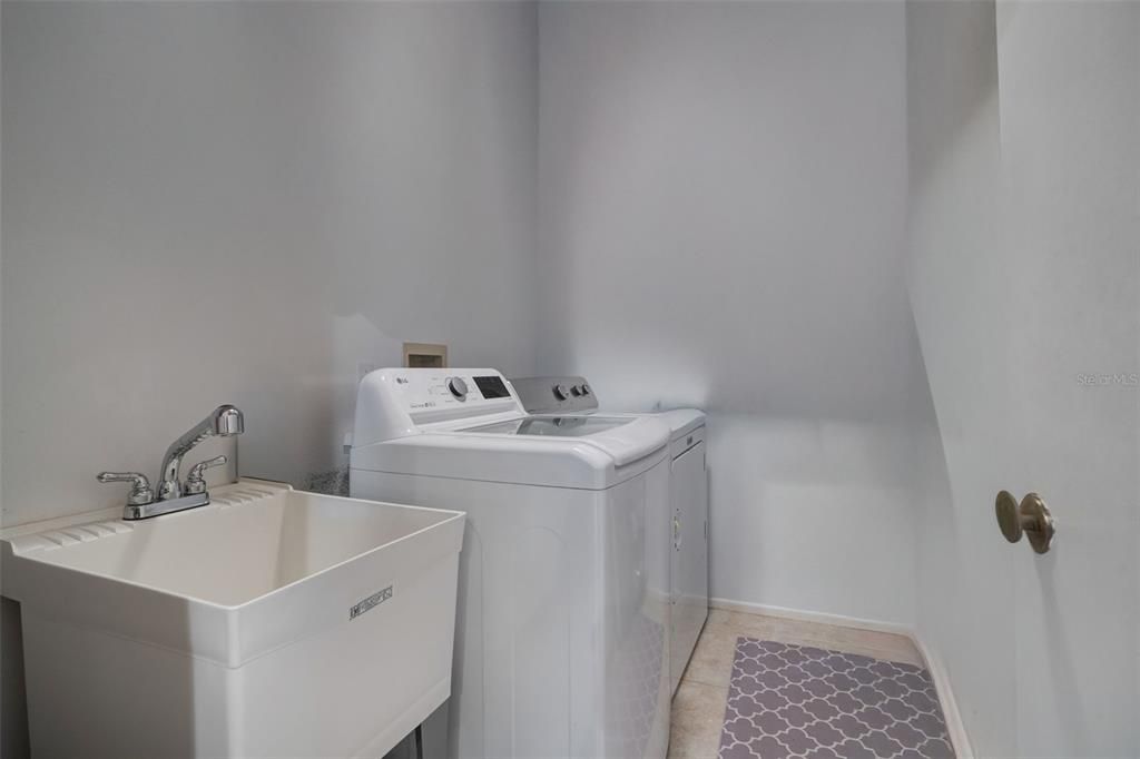 待售: $899,000 (4 贝兹, 2 浴室, 2267 平方英尺)