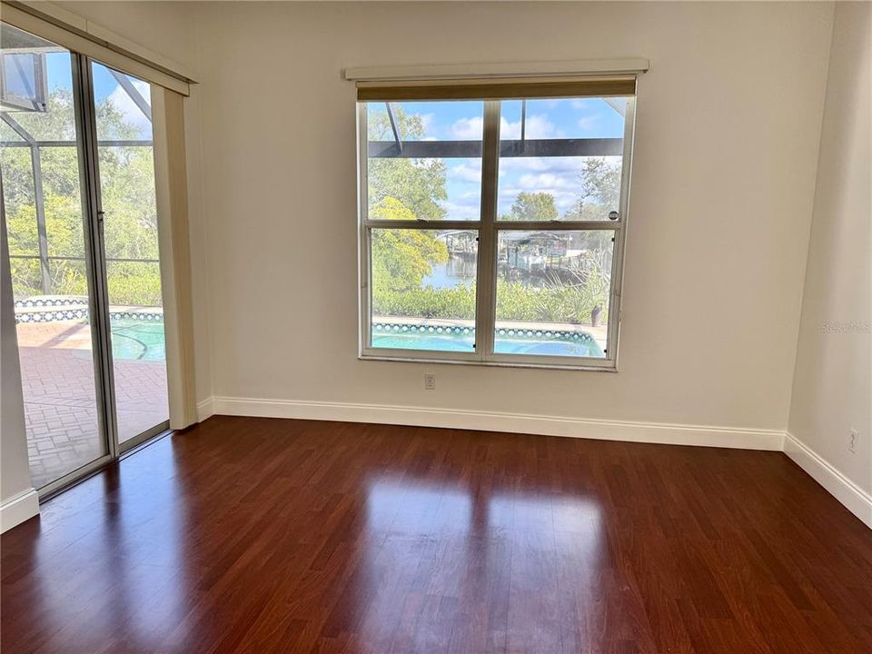 En Venta: $899,000 (4 camas, 2 baños, 2271 Pies cuadrados)