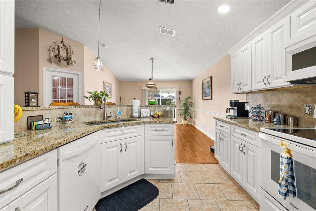 For Sale: $355,000 (3 beds, 2 baths, 1632 Square Feet)