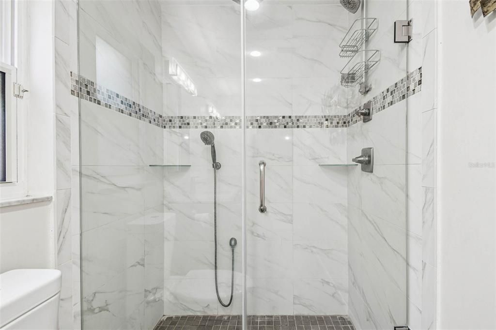 出租: $3,500 (5 贝兹, 3 浴室, 3030 平方英尺)