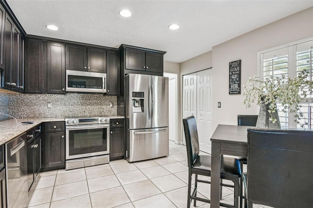 出租: $3,500 (5 贝兹, 3 浴室, 3030 平方英尺)