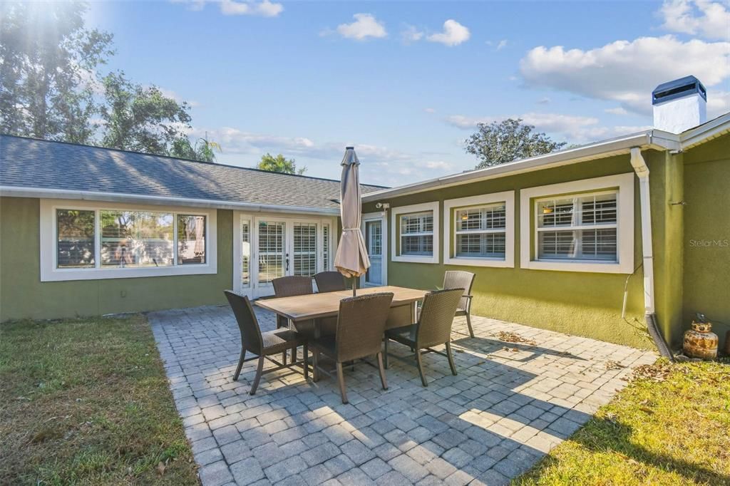 出租: $3,500 (5 贝兹, 3 浴室, 3030 平方英尺)