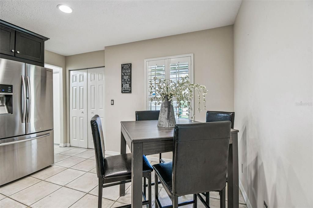 出租: $3,500 (5 贝兹, 3 浴室, 3030 平方英尺)