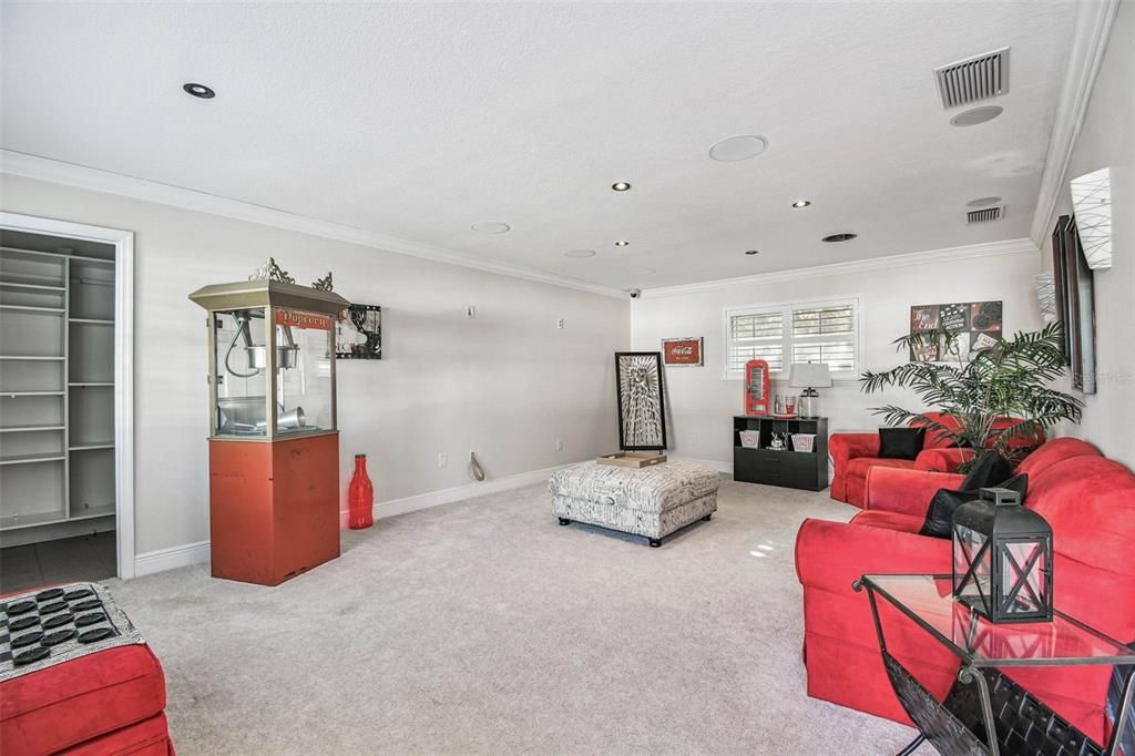 出租: $3,500 (5 贝兹, 3 浴室, 3030 平方英尺)