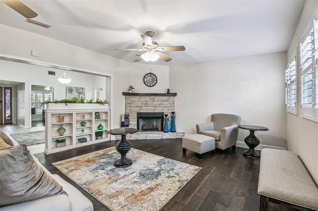 出租: $3,500 (5 贝兹, 3 浴室, 3030 平方英尺)