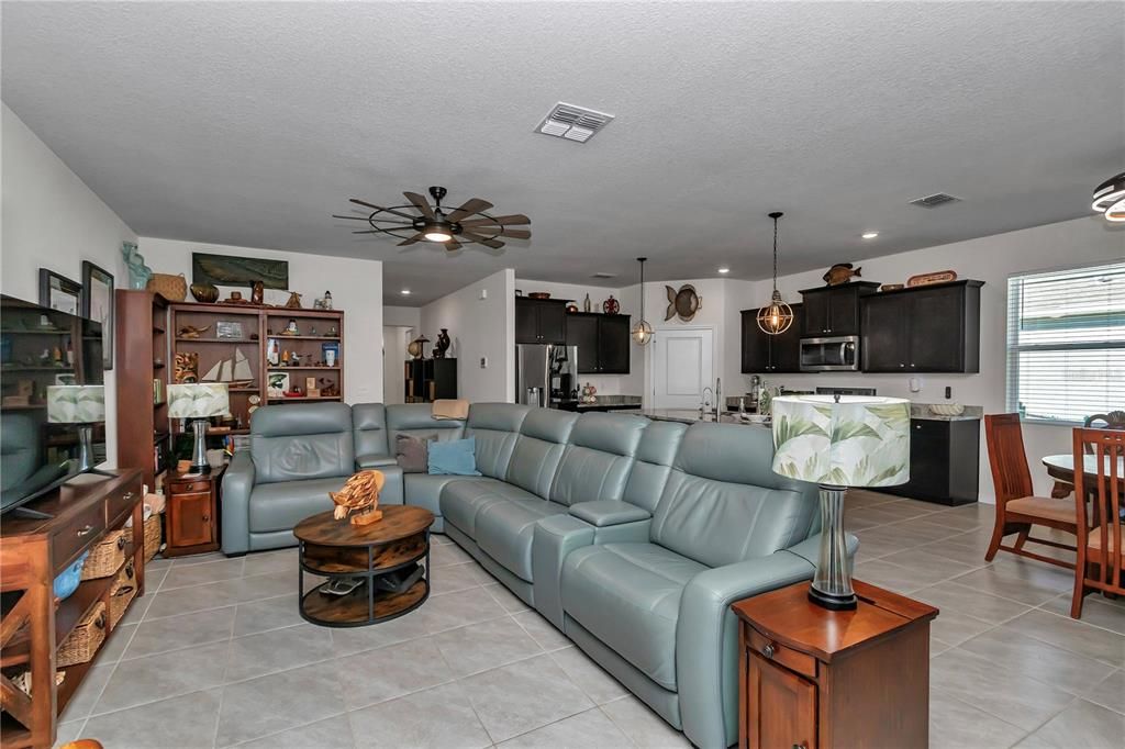 For Sale: $335,000 (4 beds, 2 baths, 2040 Square Feet)