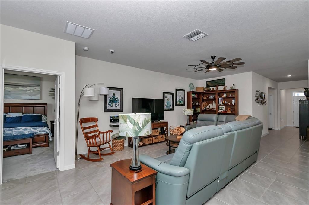 For Sale: $335,000 (4 beds, 2 baths, 2040 Square Feet)