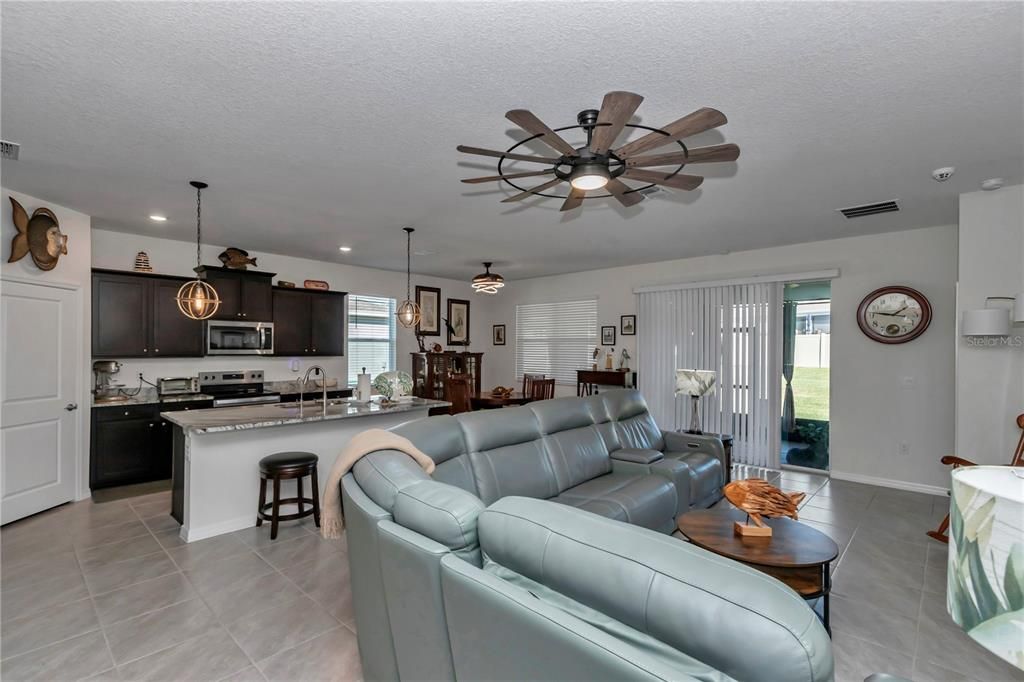 For Sale: $335,000 (4 beds, 2 baths, 2040 Square Feet)