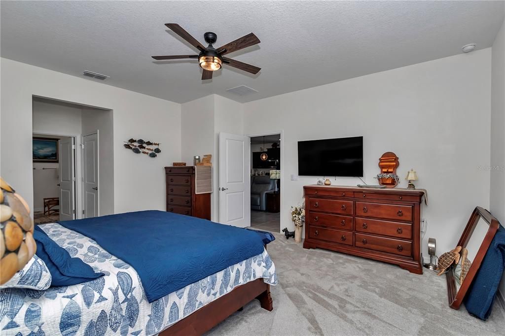For Sale: $335,000 (4 beds, 2 baths, 2040 Square Feet)