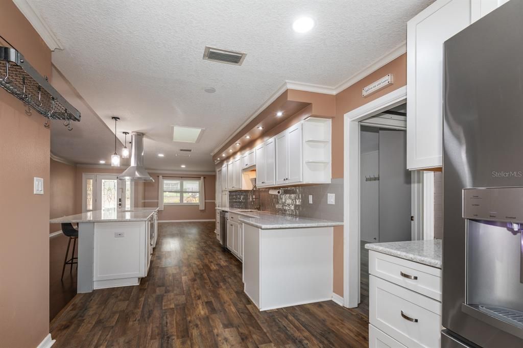 待售: $437,500 (4 贝兹, 3 浴室, 2340 平方英尺)