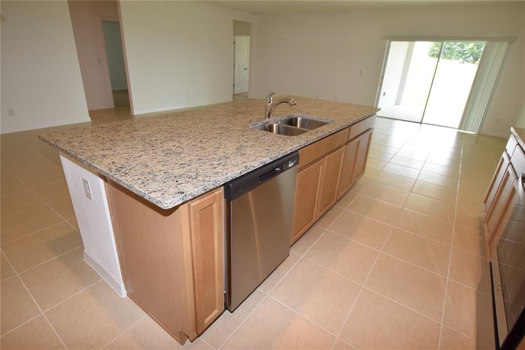 For Rent: $2,350 (4 beds, 3 baths, 2098 Square Feet)