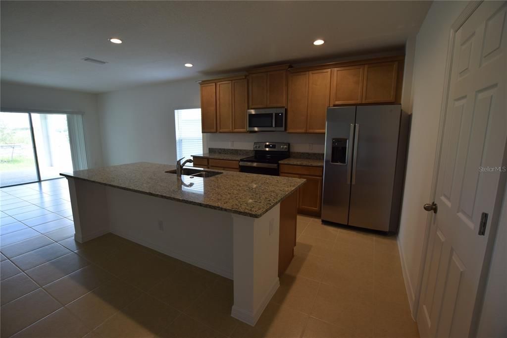 For Rent: $2,350 (4 beds, 3 baths, 2098 Square Feet)