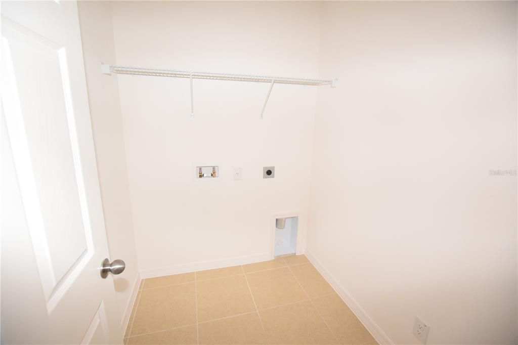 For Rent: $2,350 (4 beds, 3 baths, 2098 Square Feet)