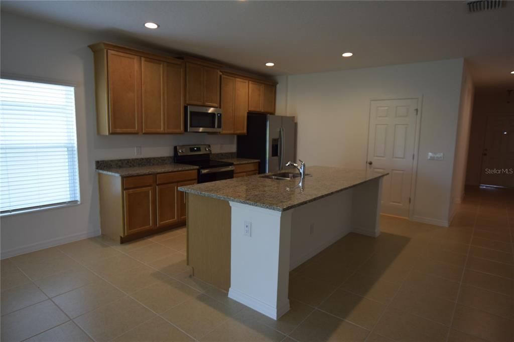 For Rent: $2,350 (4 beds, 3 baths, 2098 Square Feet)