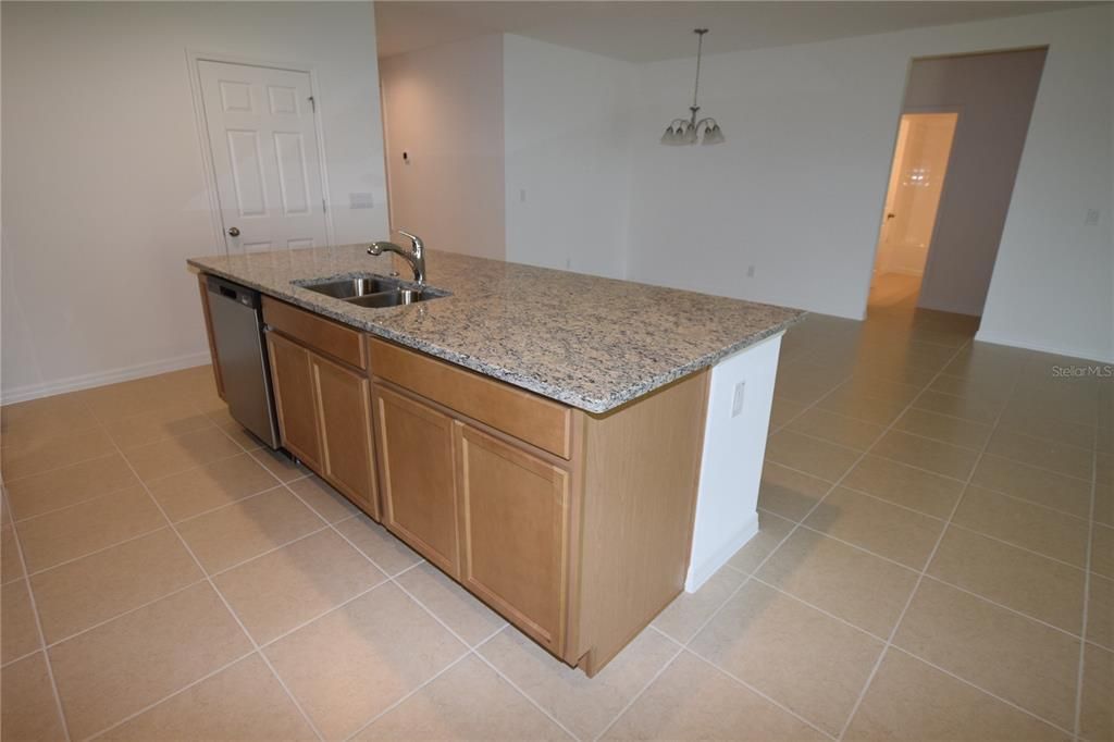 For Rent: $2,350 (4 beds, 3 baths, 2098 Square Feet)