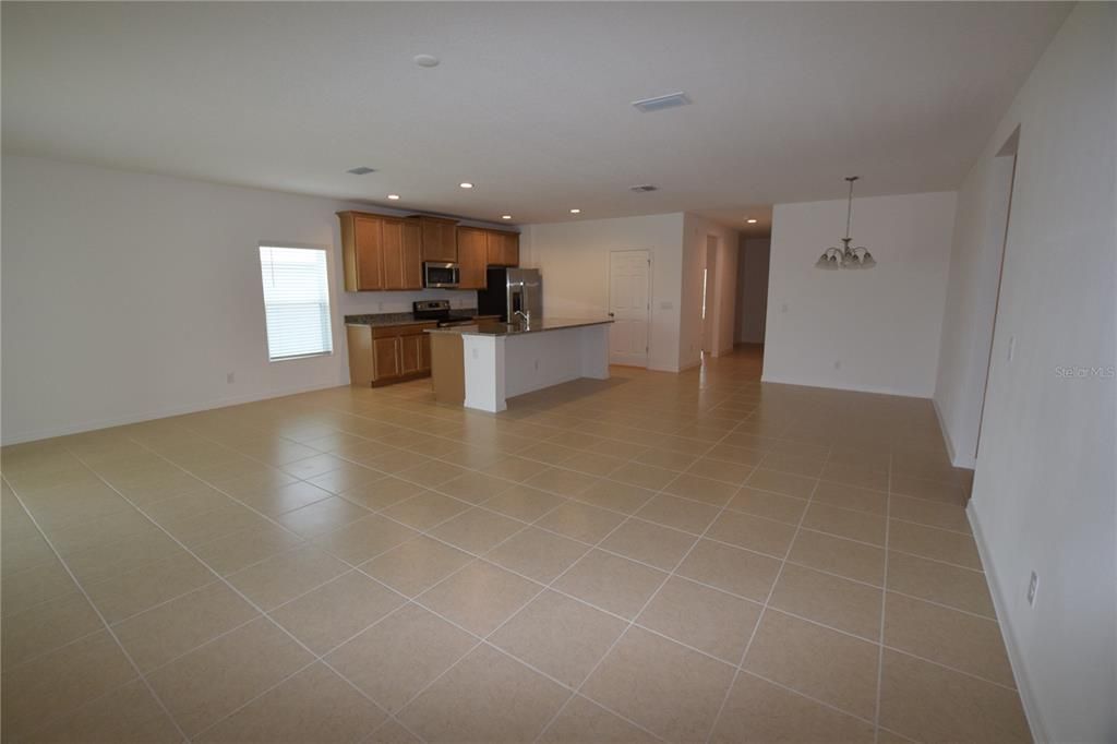 For Rent: $2,350 (4 beds, 3 baths, 2098 Square Feet)