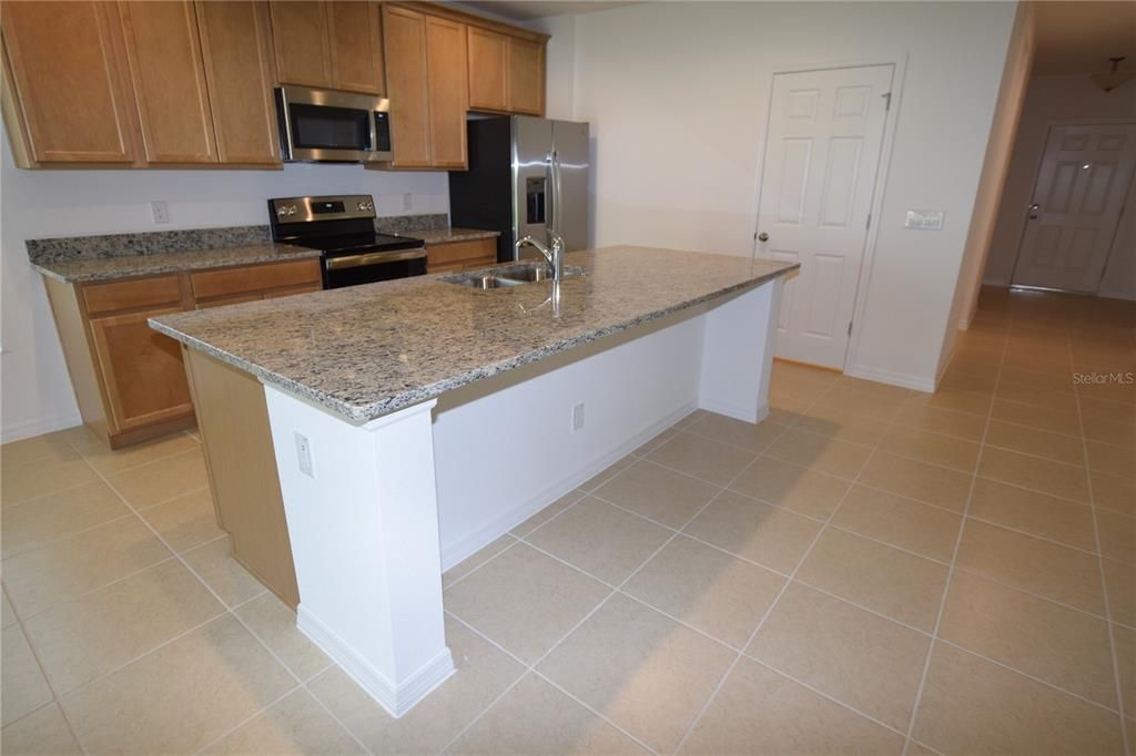 For Rent: $2,350 (4 beds, 3 baths, 2098 Square Feet)