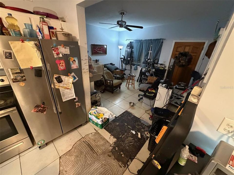 For Sale: $199,000 (2 beds, 1 baths, 816 Square Feet)