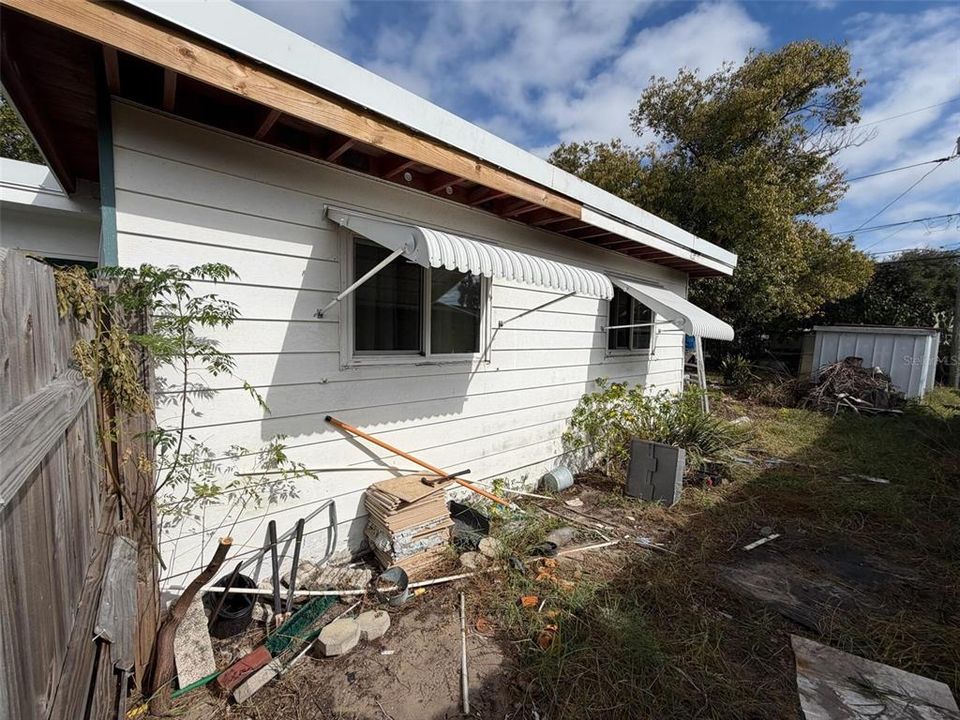 For Sale: $199,000 (2 beds, 1 baths, 816 Square Feet)