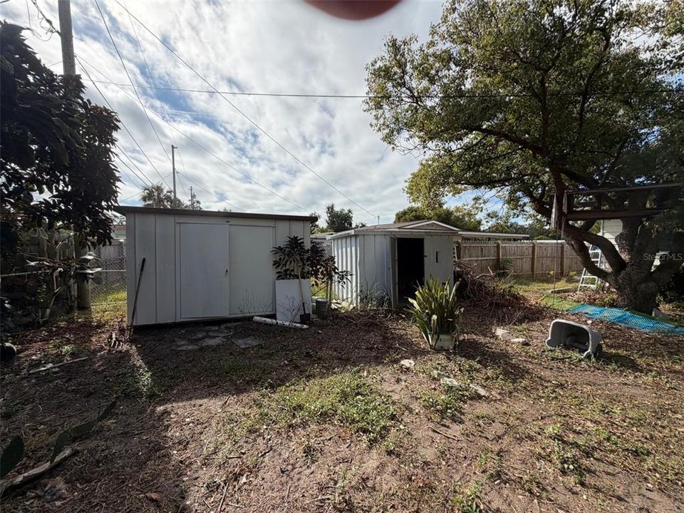 For Sale: $199,000 (2 beds, 1 baths, 816 Square Feet)