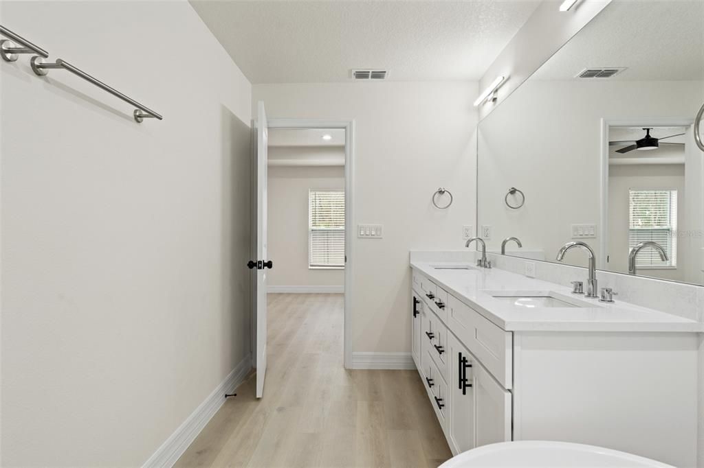 For Sale: $449,000 (3 beds, 2 baths, 1910 Square Feet)