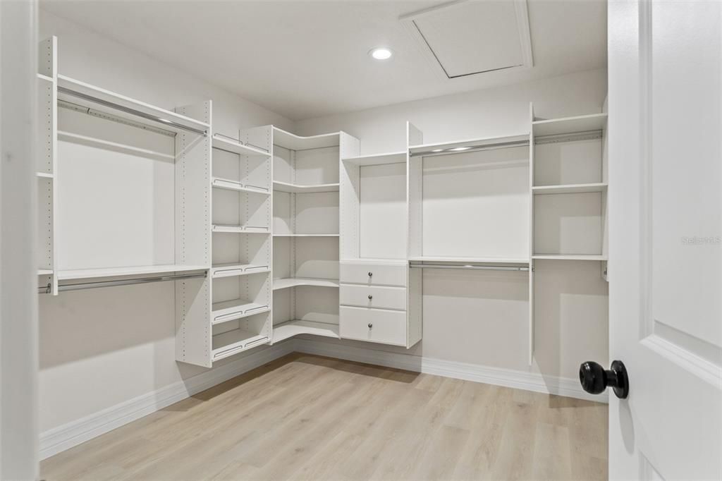 For Sale: $449,000 (3 beds, 2 baths, 1910 Square Feet)