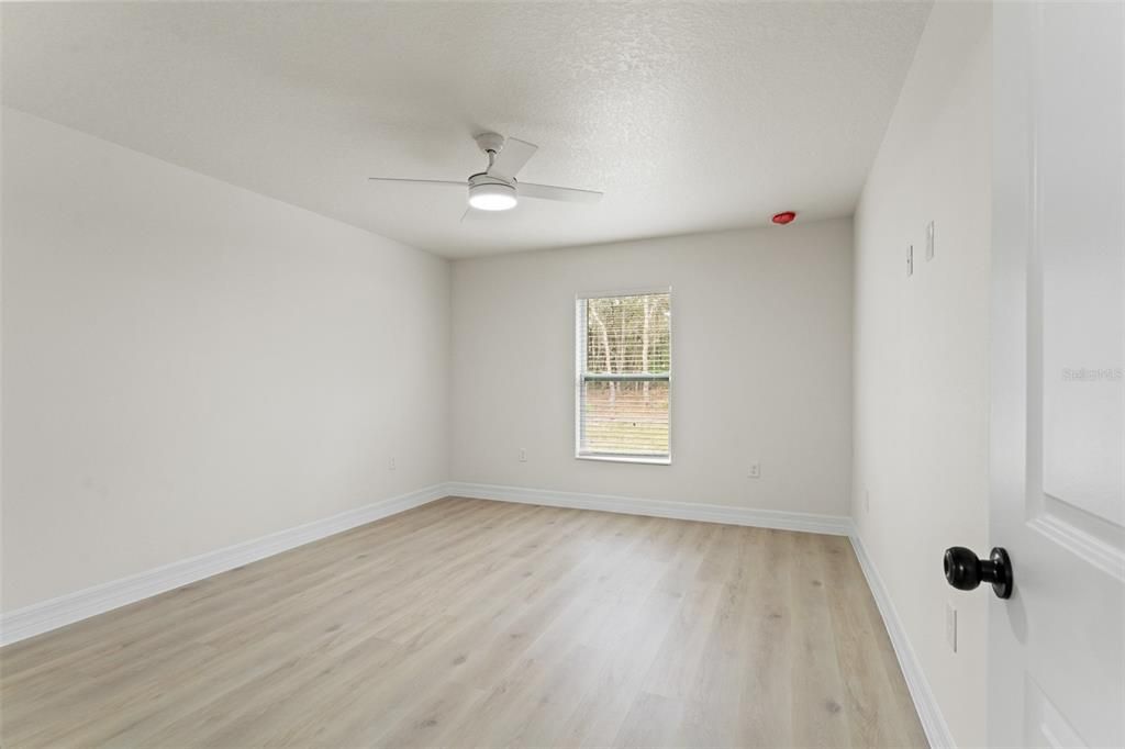 For Sale: $449,000 (3 beds, 2 baths, 1910 Square Feet)