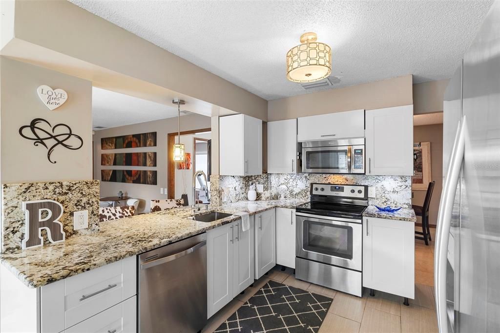 На продажу: $429,900 (4 спален, 2 ванн, 1994 Квадратных фут)