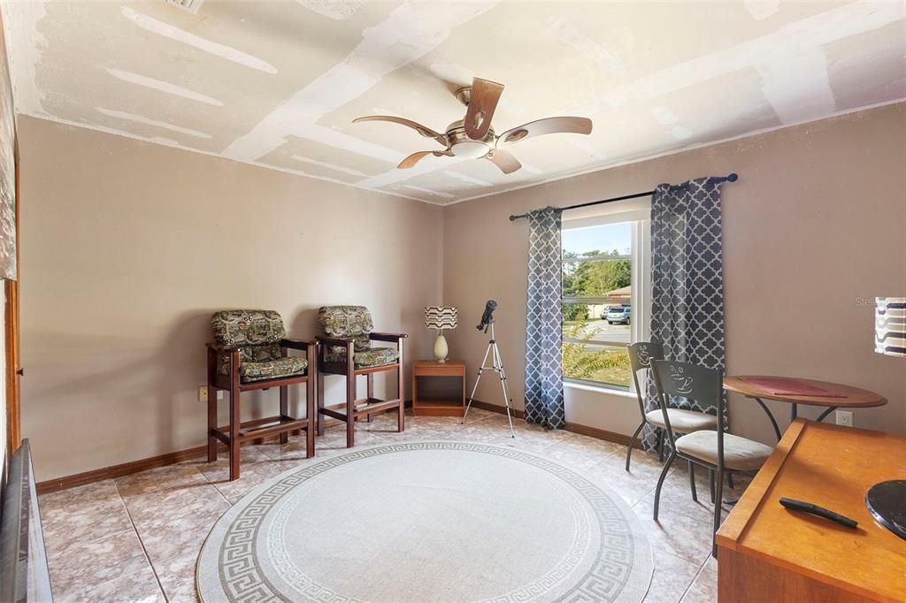 На продажу: $429,900 (4 спален, 2 ванн, 1994 Квадратных фут)