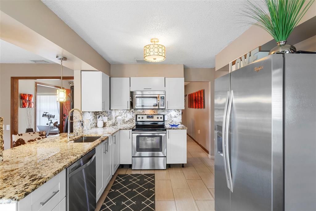 На продажу: $429,900 (4 спален, 2 ванн, 1994 Квадратных фут)