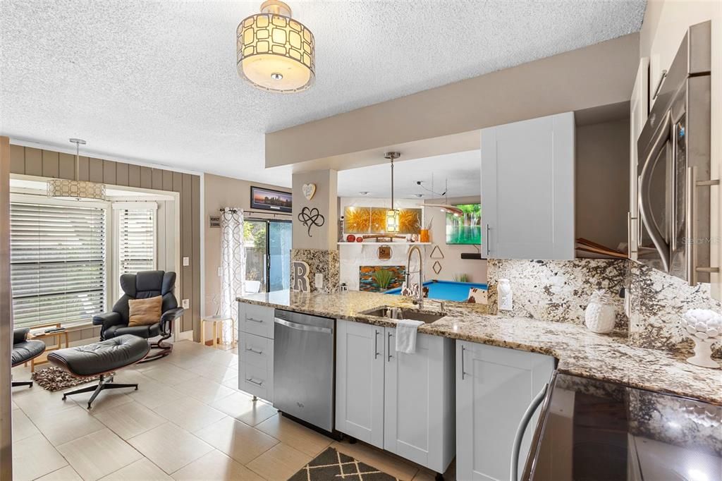 На продажу: $429,900 (4 спален, 2 ванн, 1994 Квадратных фут)