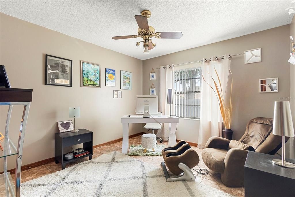 На продажу: $429,900 (4 спален, 2 ванн, 1994 Квадратных фут)