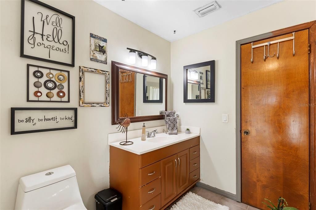 На продажу: $429,900 (4 спален, 2 ванн, 1994 Квадратных фут)