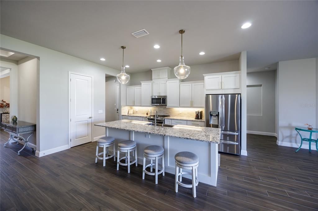 На продажу: $675,000 (3 спален, 2 ванн, 2589 Квадратных фут)