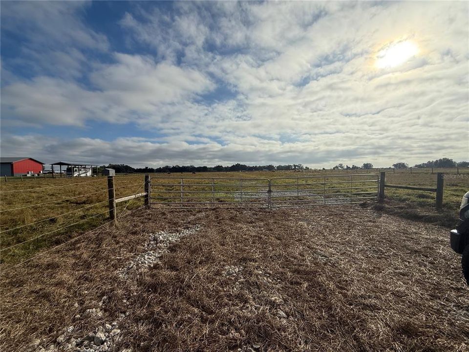 На продажу: $250,000 (8.70 acres)