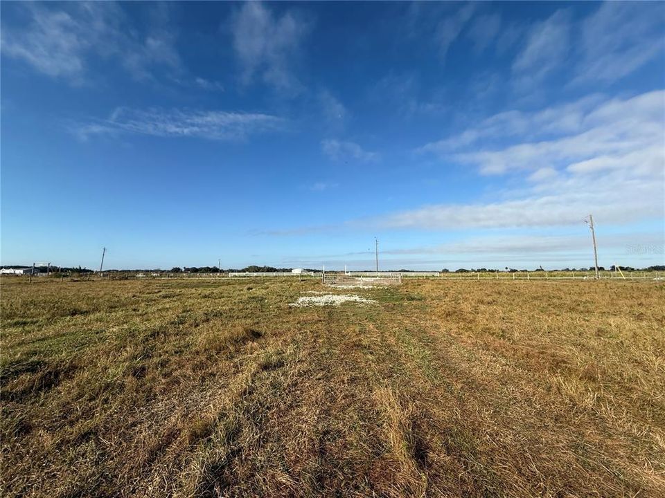 На продажу: $250,000 (8.70 acres)