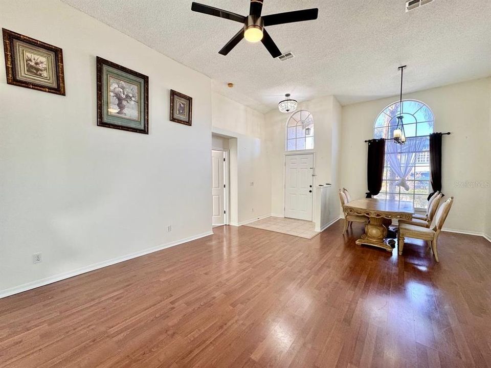 В аренду: $2,800 (4 спален, 2 ванн, 2359 Квадратных фут)