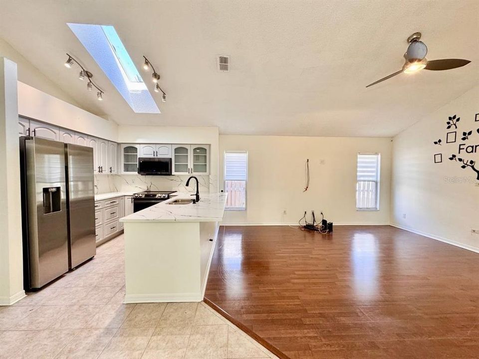 В аренду: $2,800 (4 спален, 2 ванн, 2359 Квадратных фут)