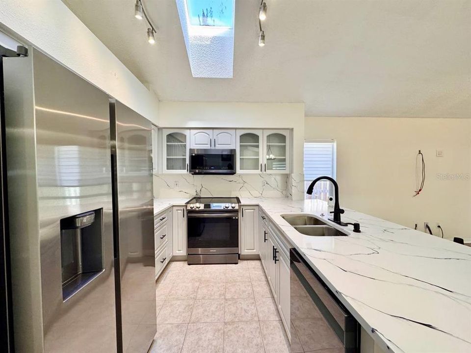 В аренду: $2,800 (4 спален, 2 ванн, 2359 Квадратных фут)