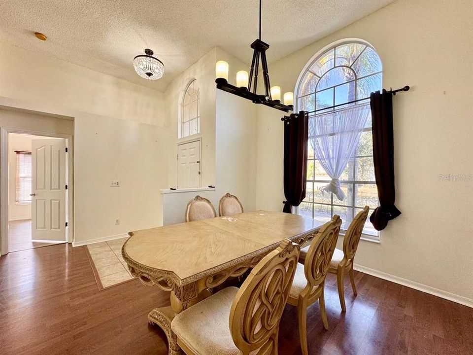 В аренду: $2,800 (4 спален, 2 ванн, 2359 Квадратных фут)