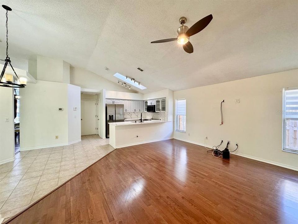 В аренду: $2,800 (4 спален, 2 ванн, 2359 Квадратных фут)