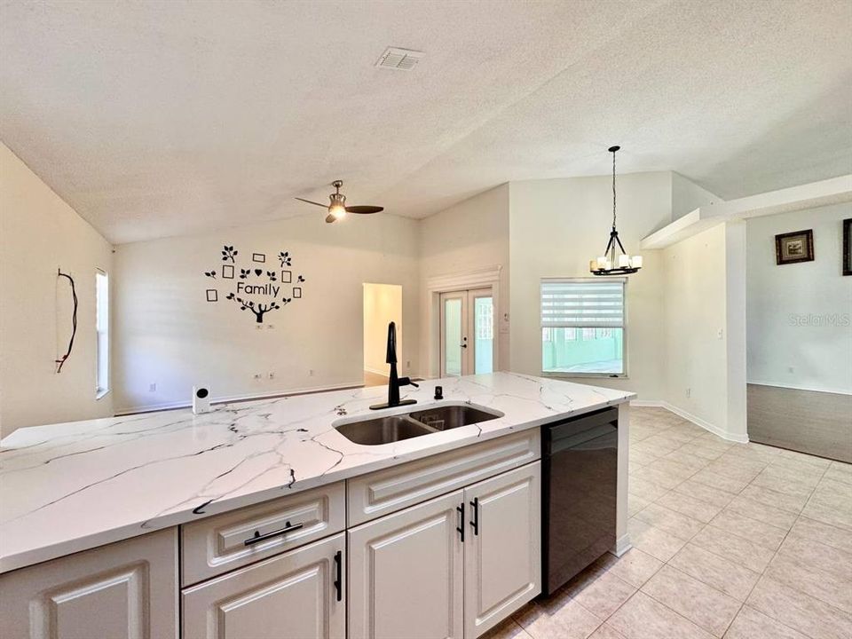 В аренду: $2,800 (4 спален, 2 ванн, 2359 Квадратных фут)