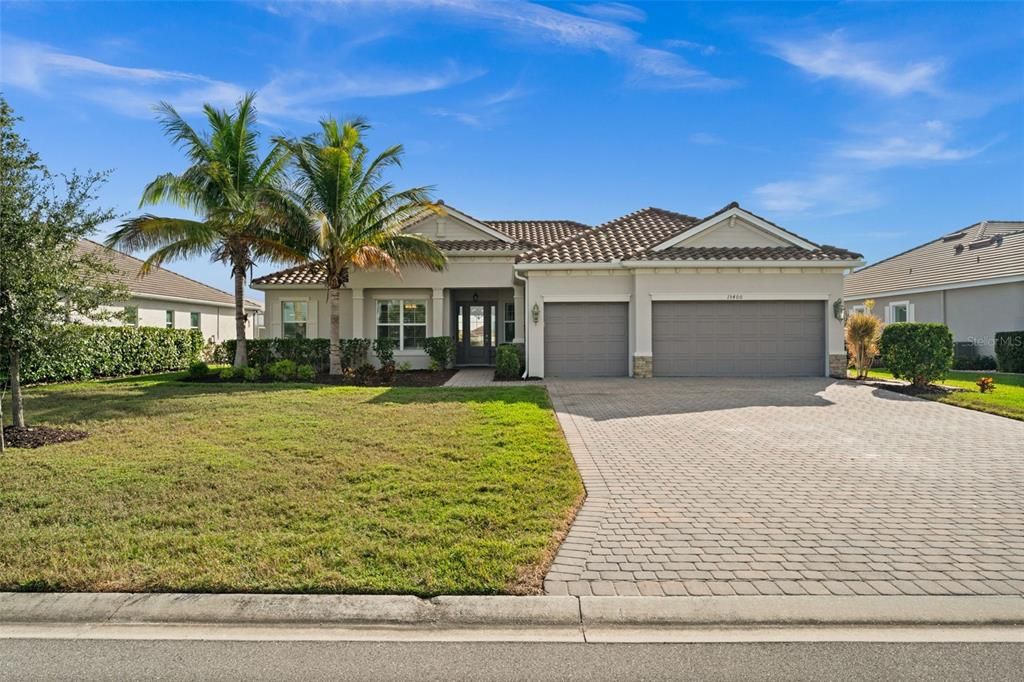 For Sale: $889,900 (4 beds, 2 baths, 2349 Square Feet)