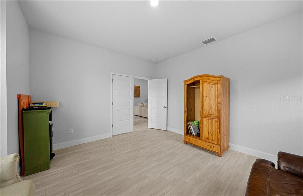 For Sale: $385,000 (4 beds, 2 baths, 2333 Square Feet)