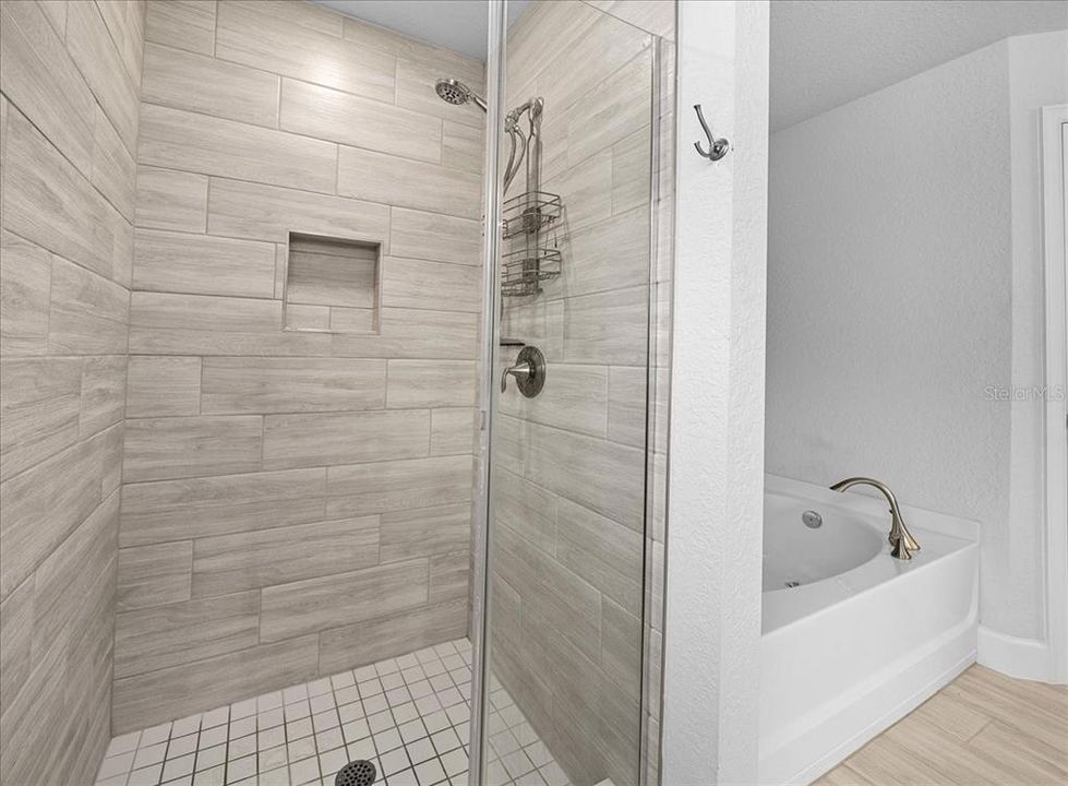 For Sale: $385,000 (4 beds, 2 baths, 2333 Square Feet)