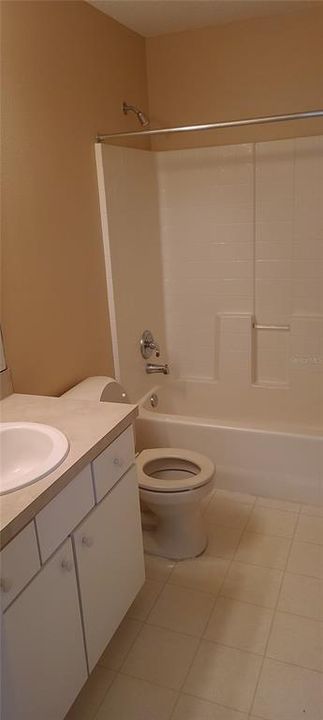 В аренду: $1,800 (2 спален, 2 ванн, 1214 Квадратных фут)