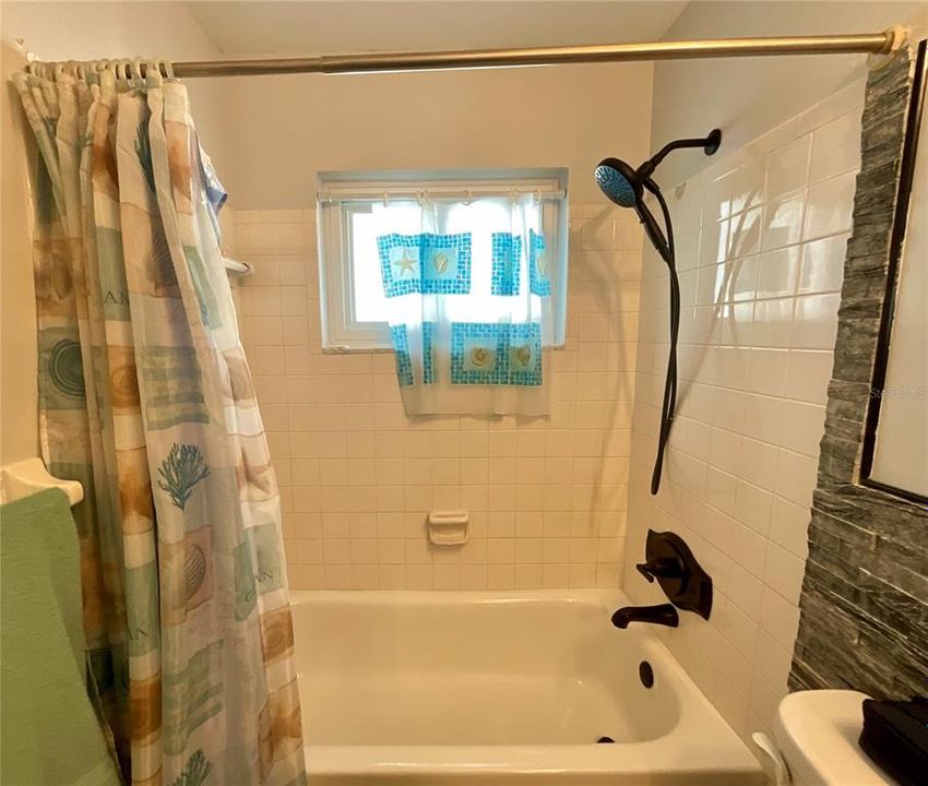 待售: $249,500 (2 贝兹, 2 浴室, 890 平方英尺)