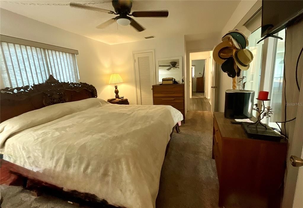 待售: $249,500 (2 贝兹, 2 浴室, 890 平方英尺)