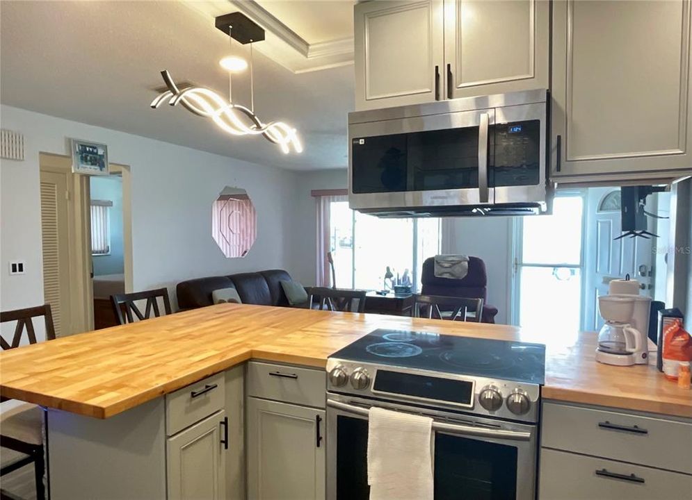 待售: $249,500 (2 贝兹, 2 浴室, 890 平方英尺)